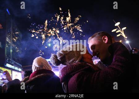 Bilder des Tages (160101) -- SARAJEVO, Jan. 1, 2016 -- People attend a concert to celebrate the New Year at the BBI Square in central Sarajevo, Bosnia-Herzegovina, Dec. 31, 2015. Sarajevo residents and tourists traditionally welcome the New Year on the streets of the city. ) BOSNIA AND HERZEGOVINA-SARAJEVO-NEW YEAR S EVE HarisxMemija PUBLICATIONxNOTxINxCHN   Images the Day 160101 Sarajevo Jan 1 2016 Celebrities attend a Concert to Celebrate The New Year AT The BBI Square in Central Sarajevo Bosnia Herzegovina DEC 31 2015 Sarajevo Residents and tourists traditionally Welcome The New Year ON The Stock Photo