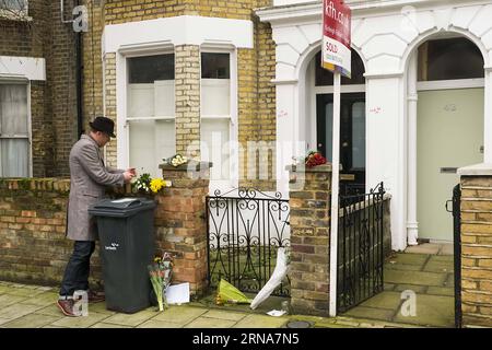 (160111) -- LONDON, Jan. 11, 2016 -- Fans pay their respects with flowers and messages outside the home where David Bowie lived until he was 6 years old, on Stansfield Road, Brixton, in South London, Britain, on Jan. 11, 2016. David Bowie, the iconic British singer-songwriter died on Sunday, just two days after his 69th birthday, his family announced Monday in a brief statement. ) BRITAIN-BRIXTON-DAVID BOWIE-TRIBUTES RayxTang PUBLICATIONxNOTxINxCHN   160111 London Jan 11 2016 supporters Pay their respects With Flowers and Messages outside The Home Where David Bowie lived Until he what 6 Years Stock Photo