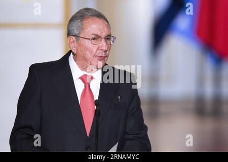 (160201) -- PARIS, Feb. 1, 2016 -- Cuban President Raul Castro holds a joint press conference with French President Francois Hollande after their meeting at the Elysee Palace in Paris, France, Feb. 1, 2016. Cuban President Raul Castro on Monday paid a historic state visit to France, the first ever by a Cuban leader in two decades, with a view to reinforce bilateral ties, increase trade links, and discuss debt relief. ) FRANCE-PARIS-POLITICS-CUBA-VISIT TheoxDuval PUBLICATIONxNOTxINxCHN   Paris Feb 1 2016 Cuban President Raul Castro holds a Joint Press Conference With French President François H Stock Photo