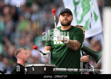 MONCHENGLADBACH - Borussia Mšnchengladbach supporter during the German Bundesliga match between Borussia Monchengladbach - Bayer 04 Leverkusen at Borussia- Park stadium on August 26, 2023 in Monchengladbach, Germany. AP | Dutch Height | Gerrit van Cologne Stock Photo