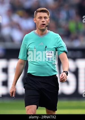 MONCHENGLADBACH - Referee Christian Dingert during the German Bundesliga match between Borussia Monchengladbach - Bayer 04 Leverkusen at Borussia- Park stadium on August 26, 2023 in Monchengladbach, Germany. AP | Dutch Height | Gerrit van Cologne Stock Photo