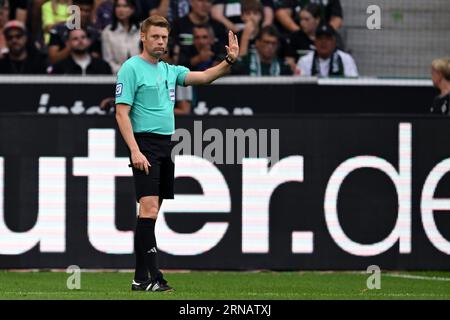 MONCHENGLADBACH - referee Christian Dingert during the German Bundesliga match between Borussia Monchengladbach - Bayer 04 Leverkusen at Borussia- Park stadium on August 26, 2023 in Monchengladbach, Germany. AP | Dutch Height | Gerrit van Cologne Stock Photo