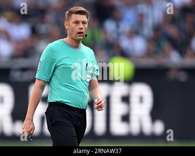 MONCHENGLADBACH - Referee Christian Dingert during the German Bundesliga match between Borussia Monchengladbach - Bayer 04 Leverkusen at Borussia- Park stadium on August 26, 2023 in Monchengladbach, Germany. AP | Dutch Height | Gerrit van Cologne Stock Photo