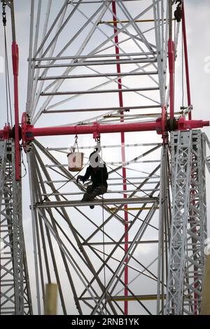 Rajkot, Gujarat, India 30-08-2023, workers are ready to structure of ride for saurashtra biggest mela Stock Photo