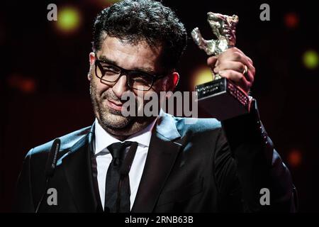 (160220) -- BERLIN, Feb. 20, 2016 -- Bosnian director Danis Tanovic holds the Silver Bear for Grand Jury Prize for the film Smrt u Sarajevu/Mort a Sarajevo (Death in Sarajevo) during the awards ceremony of the 66th Berlinale International Film Festival in Berlin, Germany, Feb. 20, 2016. ) GERMANY-BERLIN-BERLINALE INTERNATIONAL FILM FESTIVAL-AWARDS CEREMONY ZhangxFan PUBLICATIONxNOTxINxCHN Stock Photo