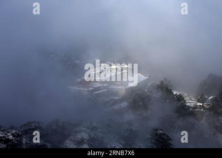 (160223) -- HUANGSHAN, Feb. 23, 2016 -- Photo taken on Feb. 23, 2016 shows scenery of the sea of clouds at Mountain Huangshan scenic area in Huangshan City, east China s Anhui Province. ) (yxb) CHINA-ANHUI-HUANGSHAN-SCENERY(CN) ShixGuangde PUBLICATIONxNOTxINxCHN   Huang Shan Feb 23 2016 Photo Taken ON Feb 23 2016 Shows scenery of The Sea of Clouds AT Mountain Huang Shan Scenic Area in Huang Shan City East China S Anhui Province yxb China Anhui Huang Shan scenery CN ShixGuangde PUBLICATIONxNOTxINxCHN Stock Photo