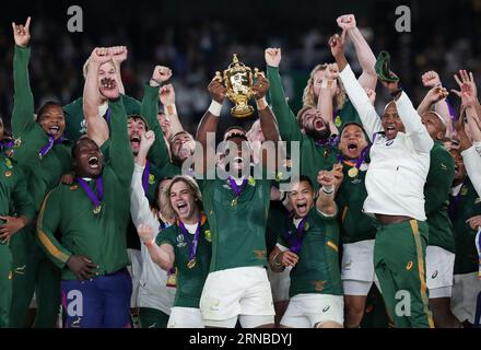 File photo dated 02-11-2019 of South Africa's Siya Kolisi lifting the 2019 Rugby World Cup trophy. The Scots begin against the formidable Springboks, who were tournament winners in 1995, 2007 and 2019 Issue date: Friday September 1, 2023. Stock Photo