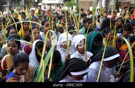 Palmsonntag in Indien (160320) -- KOCHI, March 20, 2016 -- Local Roman Catholics participate in a Palm Sunday procession at St. Mary s Cathedral Basilica in Kochi, India, March 20, 2016. Palm Sunday is a festivity celebrated before Easter and marks the beginning of the Holy Week. ) INDIA-KOCHI-PALM SUNDAY-PROCESSION Stringer PUBLICATIONxNOTxINxCHN   Palm Sunday in India  Kochi March 20 2016 Local Novel Catholics participate in a Palm Sunday Procession AT St Mary S Cathedral Basilica in Kochi India March 20 2016 Palm Sunday IS a Festivity celebrated Before Easter and Marks The BEGINNING of The Stock Photo
