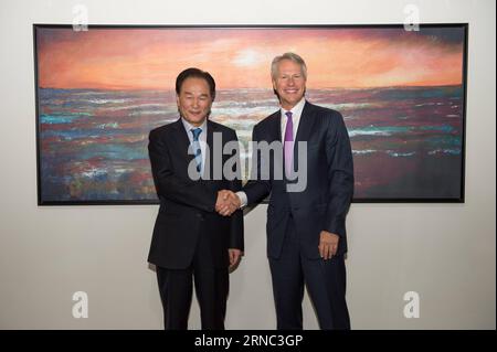 (160320) -- DOHA, March 20, 2016 -- Xinhua News Agency President Cai Mingzhao(L) shakes hands with President and CEO of the Associated Press Cary Pruitt after their meeting during the third World Media Summit (WMS), in Doha, capital of Qatar, March 20, 2016. Xinhua News Agency and The Associate Press (The AP) pledged here on Sunday to further enhance their innovative cooperation in the digitalization of traditional media. ) QATAR-DOHA-XINHUA-AP-PRESIDENT-MEETING MengxTao PUBLICATIONxNOTxINxCHN   Doha March 20 2016 XINHUA News Agency President Cai Mingzhao l Shakes Hands With President and CEO Stock Photo