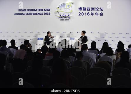 (160323) -- BOAO, March 23, 2016 -- Qin Shuo (L), founder of Commercial Civilization Research Center of China & Chin@Moments, talks with actor Tong Dawei (R), who is also founder of T&G Entertainment and Shanghai T&G Investment Management Center, during a session of Future of the Entertainment Industry , at Boao Forum for Asia (BFA) Annual Conference 2016 in Boao, south China s Hainan Province, March 23, 2016. ) (dhf) CHINA-HAINAN-BFA-SESSION (CN) ZhangxKeren PUBLICATIONxNOTxINxCHN   Boao March 23 2016 Qin Shuo l Founder of Commercial Civilization Research Center of China &  Talks With Actor T Stock Photo