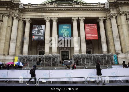 (160330) -- PARIS, March 30, 2016 -- Pedestrians walk past the Grand Palais where the Paris Art Fair will be held, in Paris, France, March 30, 2016. The Paris Art Fair 2016 will open from March 31st to April 3rd, with the participantion of over 150 art galleries from all over the world. ) FRANCE-PARIS-CULTURE-ART FAIR TheoxDuval PUBLICATIONxNOTxINxCHN   Paris March 30 2016 pedestrians Walk Past The Grand Palais Where The Paris Art Fair will Be Hero in Paris France March 30 2016 The Paris Art Fair 2016 will Open from March 31st to April 3rd With The  of Over 150 Art Galleries from All Over The Stock Photo