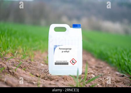 Fenoxaprop p ethyl hi-res stock photography and images - Alamy