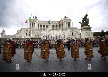 Italien: Parade zum Jahrestag der Gründung der Stadt Rom (160424) -- ROME, April 24, 2016 -- Performers take part in the parade at the Venice Square in Rome, capital of Italy, April 24, 2016. The city of Rome turned 2769 Thursday after its legendary foundation by Romulus in 753 BC. People celebrate the Birth of Rome with parades in costume, re-enacting the deeds of the great ancient Roman Empire, along the ancient Roman ruins of the Colosseum, Circus Maximus, Roman Forum and Venice Square. ) ITALY-ROME-FOUNDATION-2769TH ANNIVERSARY JinxYu PUBLICATIONxNOTxINxCHN   Italy Parade to Anniversary th Stock Photo