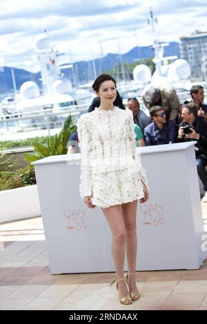 (160512) -- CANNES, May 12, 2016 -- Cast member Caitriona Balfe poses during a photocall for the film Money Monster during the 69th Cannes Film Festival in Cannes, France, May 12, 2016. ) FRANCE-CANNES-FILM FESTIVAL-MONEY MONSTER-PHOTOCALL JinxYu PUBLICATIONxNOTxINxCHN   160512 Cannes May 12 2016 Cast member Caitriona BALFE Poses during a photo call for The Film Money Monster during The 69th Cannes Film Festival in Cannes France May 12 2016 France Cannes Film Festival Money Monster photo call JinxYu PUBLICATIONxNOTxINxCHN Stock Photo