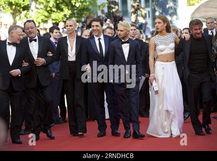 Director Sean Penn (1st R) walks on the red carpet with cast members Jared Harris, Jean Reno, Charlize Theron, Javier Bardem (from 1st L to 4th L) and Adele Exarchopoulos (2nd R) as they arrive for the screening of the film The Last Face in competition at the 69th Cannes Film Festival in Cannes, France, on May 20, 2016. ) FRANCE-CANNES-FILM FESTIVAL- THE LAST FACE -RED CARPET JinxYu PUBLICATIONxNOTxINxCHN   Director Sean Penn 1st r Walks ON The Red Carpet With Cast Members Jared Harris Jean Reno Charlize Theron Javier Bardem from 1st l to 4th l and Adele Exarchopoulos 2nd r As They Arrive for Stock Photo