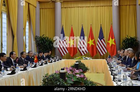 (160523) -- HANOI, May 23, 2016 -- Vietnamese President Tran Dai Quang (2nd L) holds talks with U.S. President Barack Obama (2nd R) in Hanoi, capital of Vietnam, May 23, 2016. Obama arrived at Noi Bai international airport in Hanoi late Sunday night, kicking off his first visit as U.S. president and the third consecutive one by a U.S. president to Vietnam since the two countries normalized ties. ) VIETNAM-HANOI-U.S. PRESIDENT-VISIT YanxJianhua PUBLICATIONxNOTxINxCHN   160523 Hanoi May 23 2016 Vietnamese President Tran Dai Quang 2nd l holds Talks With U S President Barack Obama 2nd r in Hanoi C Stock Photo