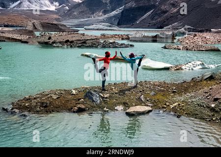 Iceberg glacial lake below the Lomvilad Pass, Warwan Valley, Pir Panjal Range, Kashmir, India Stock Photo