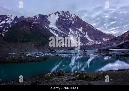 Iceberg glacial lake below the Lomvilad Pass, Warwan Valley, Pir Panjal Range, Kashmir, India Stock Photo