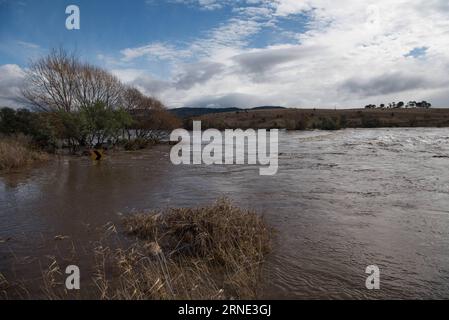 Unwetter in Australien (160607) -- CANBERRA, June 7, 2016 -- Photo taken on June 7, 2016 shows a submerged road due to the swelling of the Murrumbidgee River after heavy rains in Canberra, Australia. Four people have died while three are still missing from the massive storm front that hit Australia s east coast as major inland floods, giant waves and unusually high tides continue to wreak havoc. ) (djj) AUSTRALIA-CANBERRA-FLOOD JustinxQian PUBLICATIONxNOTxINxCHN   Storm in Australia 160607 Canberra June 7 2016 Photo Taken ON June 7 2016 Shows a submerged Road Due to The swelling of The Murrumb Stock Photo