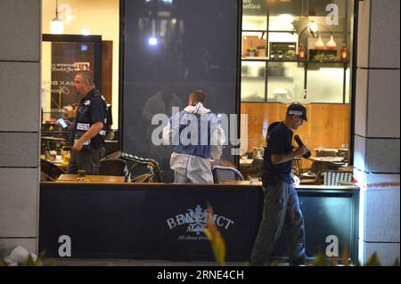 Tote bei Anschlag in Tel Aviv (160608) -- TEL AVIV, June 8, 2016 () -- Israeli security forces check the site of a shooting attack at a shopping complex in Tel Aviv, Israel on June 8, 2016. Three Israelis were killed in an apparent shooting attack at a Tel Aviv restaurant and retail center on Wednesday evening, Israeli police and emergency services said. () ISRAEL-TEL AVIV-SHOOTING ATTACK Xinhua PUBLICATIONxNOTxINxCHN   Deaths at Stop in Tel Aviv 160608 Tel Aviv June 8 2016 Israeli Security Forces Check The Site of a Shooting Attack AT a Shopping Complex in Tel Aviv Israel ON June 8 2016 Three Stock Photo