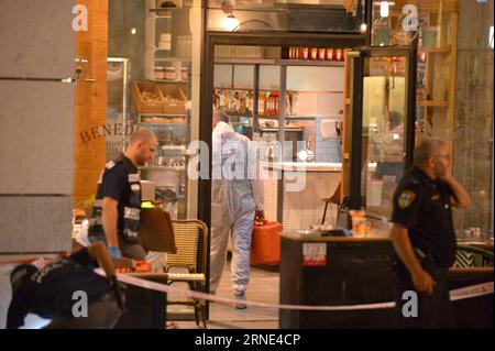 Tote bei Anschlag in Tel Aviv (160608) -- TEL AVIV, June 8, 2016 () -- Israeli security forces check the site of a shooting attack at a shopping complex in Tel Aviv, Israel on June 8, 2016. Three Israelis were killed in an apparent shooting attack at a Tel Aviv restaurant and retail center on Wednesday evening, Israeli police and emergency services said. () ISRAEL-TEL AVIV-SHOOTING ATTACK Xinhua PUBLICATIONxNOTxINxCHN   Deaths at Stop in Tel Aviv 160608 Tel Aviv June 8 2016 Israeli Security Forces Check The Site of a Shooting Attack AT a Shopping Complex in Tel Aviv Israel ON June 8 2016 Three Stock Photo