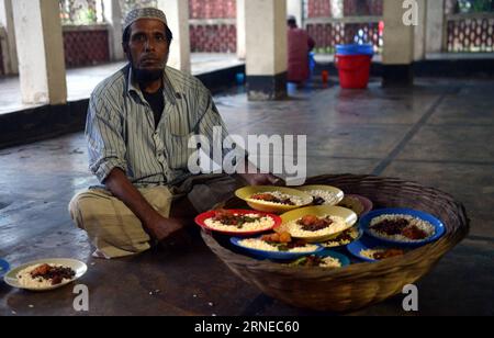A Muslim prepares to distribute evening meal during the holy month of Ramadan at the Dhaka University Central Mosque in Dhaka, Bangladesh, June 17, 2016. ) BANGLADESH-DHAKA-RAMADAN SharifulxIslam PUBLICATIONxNOTxINxCHN   a Muslim Prepares to distribute evening Meal during The Holy Month of Ramadan AT The Dhaka University Central Mosque in Dhaka Bangladesh June 17 2016 Bangladesh Dhaka Ramadan SharifulxIslam PUBLICATIONxNOTxINxCHN Stock Photo