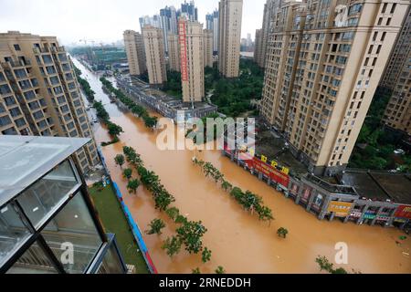 Bilder des Tages Überschwemmungen in China (160619) -- JIUJIANG, June 19, 2016 -- Photo taken on June 19, 2016 shows a severely waterlogged road in Jiujiang, east China s Jiangxi Province. Parts of Jiangxi were hit by rainstorm Sunday. )(wjq) CHINA-JIANGXI-RAINSTORM (CN) ZhangxYu PUBLICATIONxNOTxINxCHN   Images the Day Flooding in China 160619 Jiujiang June 19 2016 Photo Taken ON June 19 2016 Shows a severely waterlogged Road in Jiujiang East China S Jiangxi Province Parts of Jiangxi Were Hit by Rainstorm Sunday wjq China Jiangxi Rainstorm CN ZhangXYu PUBLICATIONxNOTxINxCHN Stock Photo