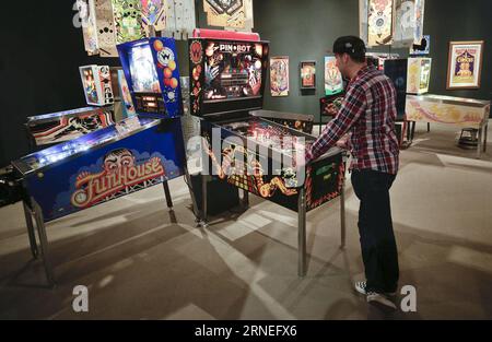 A visitor looks at some vintage pinball machines during the All Together Now exhibition at Museum of Vancouver in Vancouver, Canada, June 21, 2016. Museum of Vancouver hosting a new exhibition called All Together Now features 20 diverse collections of rare, awe-inspiring, unconventional objects from local collectors. The exhibition enables visitors to learn about the history and culture of Vancouver, and also remind people the importance of collectors as memory keepers. ) (lyi) CANADA-VANCOUVER-EXHIBITION LiangxSen PUBLICATIONxNOTxINxCHN   a Visitor Looks AT Some Vintage Pinball Machines durin Stock Photo