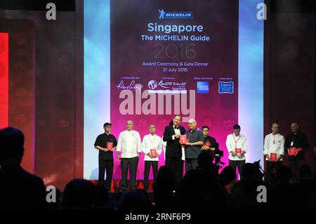 (160721) -- SINGAPORE, July 21, 2016 -- Singapore s street food Hill Street Tai Hwa Pork Noodle owner Tang Chay Seng (R, front) receives the one Michelin star award during the Michelin Guide Award ceremony in Singapore, on July 21, 2016. )(zhf) SINGAPORE-MICHELIN GUIDE AWARD-CEREMONY ThenxChihxWey PUBLICATIONxNOTxINxCHN   160721 Singapore July 21 2016 Singapore S Street Food Hill Street Tai Hwa Pork Noodle Owner Tang Chay SENG r Front receives The One Michelin Star Award during The Michelin Guide Award Ceremony in Singapore ON July 21 2016 zhf Singapore Michelin Guide Award Ceremony ThenxChihx Stock Photo