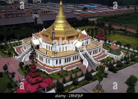 (160811) -- ZHENGZHOU, Aug. 11, 2016 -- Photo taken on Aug. 11, 2016 shows the Myanmar style shrine at Baima Temple, or White Horse Temple, in Luoyang, central China s Henan Province. The exotic shrine was designed and funded by Myanmar. ) (zyd) CHINA-HENAN-BAIMA TEMPLE-MYANMAR BUDDHA SHRINE (CN) LixAn PUBLICATIONxNOTxINxCHN   160811 Zhengzhou Aug 11 2016 Photo Taken ON Aug 11 2016 Shows The Myanmar Style Shrine AT Baima Temple or White Horse Temple in Luoyang Central China S Henan Province The Exotic Shrine what designed and Funded by Myanmar ZYD China Henan Baima Temple Myanmar Buddha Shrine Stock Photo