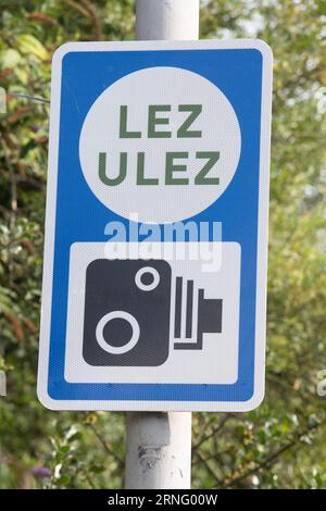 London, UK. 1 Sep 2023. A general view of a LEZ (Low Emission Zone) /ULEZ (Ultra Low Emission Zone) camera sign at Staples Corner in London. Credit: Justin Ng/Alamy Live News Stock Photo
