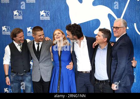 (160901) -- VENICE, Sept. 1, 2016 -- (from L to R) Producer Aaron Ryder, actor Jeremy Renner, actress Amy Adams, producers Shawn Levy, Dan Levine and David Linde attend the photocall for the movie Arrival in competition at the 73rd Venice Film Festival in Venice, Italy Sept. 1, 2016. ) (hy) ITALY-VENICE-FILM FESTIVAL-ARRIVAL-PHOTOCALL JinxYu PUBLICATIONxNOTxINxCHN   160901 Venice Sept 1 2016 from l to r Producer Aaron Ryder Actor Jeremy Renner actress Amy Adams Producers Shawn Levy Dan Levine and David Linde attend The photo call for The Movie Arrival in Competition AT The 73rd Venice Film Fes Stock Photo