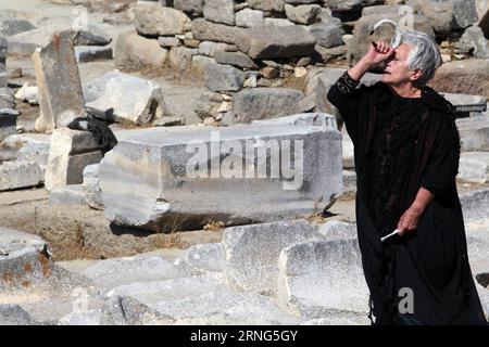 Theateraufführung in den Ruinen des Delos Amphitheaters in Griechenland (160906) -- DELOS (GREECE), Sept. 6, 2016 -- Greek actress Despina Bebedeli plays the leading role in a performance of Hecuba (Ekavi), A Refugee on Delos , at the ruins of the ancient theater of Delos island in Greece, Sept. 4, 2016. The ancient theater of Delos island came alive this weekend for the first time after 2,100 years to host a play, based on ancient Greek tragedies, that aims to raise awareness about the ongoing drama of refugees who cross the Aegean Sea. ) (nxl) GREECE-DILOS-CULTURE-THEATER mariosxlolos PUBLIC Stock Photo