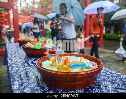 (160915) -- HANGZHOU, Sept. 15, 2016 -- Tourists view rice flour sculptures during the Mid-Autumn Festival in Tangqi ancient town of Hangzhou, east China s Zhejiang Province, Sept. 15, 2016. It is a folk custom for local people to greet the Mid-Autumn Festival by making rice flour sculptures. ) (zhs) CHINA-HANGZHOU-MID-AUTUMN FESTIVAL-CUSTOM (CN) XuxYu PUBLICATIONxNOTxINxCHN   160915 Hangzhou Sept 15 2016 tourists View Rice Flour Sculptures during The Mid Autumn Festival in Tangqi Ancient Town of Hangzhou East China S Zhejiang Province Sept 15 2016 IT IS a Folk Custom for Local Celebrities to Stock Photo