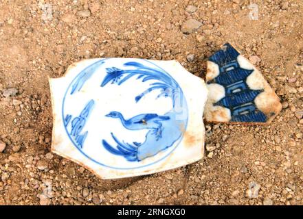 (161015) -- ACAPULCO (MEXICO), Oct. 15, 2016 -- Photo taken on Oct. 5, 2016, shows antique Chinese porcelain fragments in the city of Acapulco, Mexico. A new archaeological find announced on Friday in Mexico attests to China s age-old vocation as an exporting powerhouse. Mexican archaeologists have uncovered thousands of fragments of a 400-year-old shipment of Chinese export-quality porcelain that was long buried in the Pacific Coast port of Acapulco. Meliton Tapia/) (lr) MEXICO-ACAPULCO-ANCIENT CHINESE EXPORT-QUALITY PORCELAIN -DISCOVERY INAH PUBLICATIONxNOTxINxCHN   161015 Acapulco, Mexico M Stock Photo