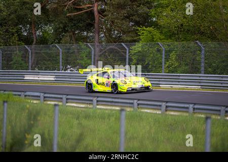 'Grello' Porsche 911 GT3 R behind Stefan Belhoff S Stock Photo