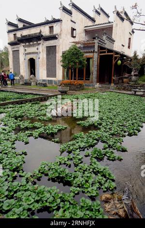 People watch Hui-style architecture in a garden in Wuyuan County, east China s Jiangxi Province, Nov. 15, 2016. Located in the border area of east China s Jiangxi, Zhejiang and Anhui provinces, Wuyuan attracts lots of visitors with its featured architecture and environment. ) (zwx) CHINA-JIANGXI-WUYUAN-SCENERY (CN) LixMingfang PUBLICATIONxNOTxINxCHN   Celebrities Watch Hui Style Architecture in a Garden in Wuyuan County East China S Jiangxi Province Nov 15 2016 Located in The Border Area of East China S Jiangxi Zhejiang and Anhui provinces Wuyuan attracts lots of Visitors With its featured Arc Stock Photo