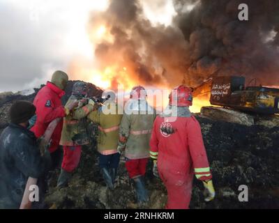 Irak: Brennendes Ölfeld in Qayyarah (161126) -- QAYYARAH, Nov. 26, 2016 -- Oil company workers try to put off fire at an oil well in Qayyarah town, south of Mosul, in northern Iraq, on Nov. 26, 2016. Qayyarah town is seized by the Islamic State (IS) militants in June of 2014. The IS militants bombed all oil wells here when Iraqi army recaptured the town in August this year. The army started military operations to retake Mosul city on Oct. 17, since when the government organized oil companies to put off the fire. Due to poor security situation and equipment, several oil wells are still on fire Stock Photo