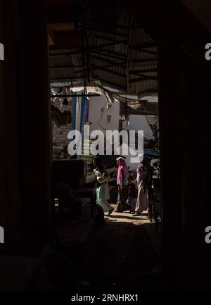 Erdbeben in Indonesien (161208) -- ACEH, Dec. 8, 2016 -- People pass a collapsed building at Meureudu market in Pidie Jaya district in Aceh, Indonesia, Dec. 8, 2016. Rescuers on early Thursday resumed the search for survivors in a powerful earthquake that hit the western Indonesian province of Aceh, killing at least 97 people. ) (zjy) INDONESIA-ACEH-EARTHQUAKE-AFTERMATH VerixSanovri PUBLICATIONxNOTxINxCHN   Earthquakes in Indonesia  Aceh DEC 8 2016 Celebrities Passport a Collapsed Building AT  Market in  Jaya District in Aceh Indonesia DEC 8 2016 Rescue ON Early Thursday resumed The Search for Stock Photo