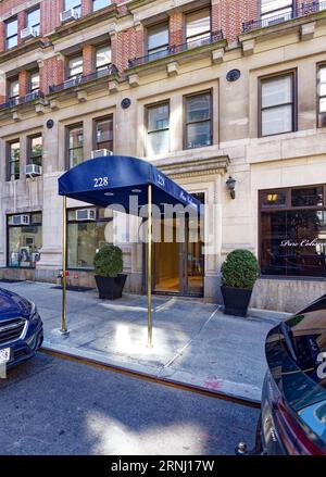 Upper West Side: Emery Roth designed the former Hotel Robert Fulton, now Parc Coliseum, an apartment building at 228 West 71st Street, built in 1917. Stock Photo