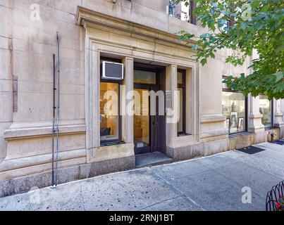 Upper West Side: Emery Roth designed the former Hotel Robert Fulton, now Parc Coliseum, an apartment building at 228 West 71st Street, built in 1917. Stock Photo