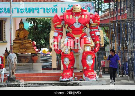 A man walks past an Iron Man statue at the Wat Tam Ru temple in central Thailand s Samut Prakan Province, Jan. 11, 2017. In order to encourage youngsters to visit Wat Tam Ru and learn Buddhist teachings, the abbot decided to change the temple s outlook by adding elements of modern pop culture. Eventually, the statues of a number of comic-book figures, including Iron Man, Hulk and Superman, have been introduced to this place of worship. ) (hy) THAILAND-SAMUT PRAKAN-BUDDHISM-TEMPLE-COMIC RachenxSageamsak PUBLICATIONxNOTxINxCHN   a Man Walks Past to Iron Man Statue AT The Wat Tam RU Temple in Cen Stock Photo