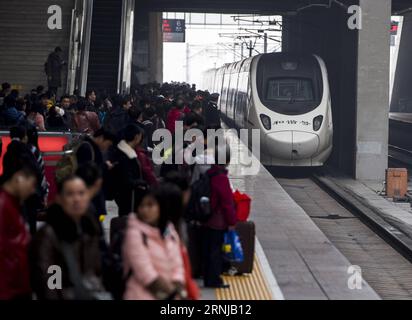 (170113) -- WUHAN, Jan. 13, 2017 -- Passengers wait to board on the platform of Hankou Railway Station in Wuhan, capital of central China s Hubei Province, Jan. 13, 2017. About 2.98 billion trips are expected to be made during China s 2017 Spring Festival travel rush between Jan. 13 and Feb. 21. The figure represents an increase of 2.2 percent from the same period in 2016. The Spring Festival, or Chinese Lunar New Year, falls on Jan. 28 this year. The festival is the most important occasion for family reunions. ) (swt) CHINA-SPRING FESTIVAL-TRAVEL RUSH (CN) XiaoxYijiu PUBLICATIONxNOTxINxCHN Stock Photo