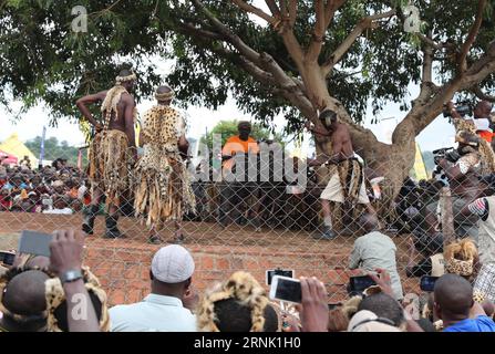 (170226) -- CHIPATA, Feb. 26, 2017 -- People take photos during the Ncwala ceremony in Chipata, Zambia, Feb. 25, 2017. Traditional leaders and residents of Chipata town in eastern Zambia on Saturday celebrated in pomp and splendor the Ncwala ceremony to mark the first harvests of the season. According to local traditions, when the crops ripen in February, the first fruits are given to Paramount Chief Mpezeni as a sacramental meal and thanksgiving to God and the ancestors, which is the essence of the ceremony. ) (djj) ZAMBIA-CHIPATA-NCWALA CEREMONY PengxLijun PUBLICATIONxNOTxINxCHN   Chipata Fe Stock Photo