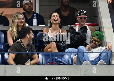 Hailey bieber sunglasses hi-res stock photography and images - Alamy