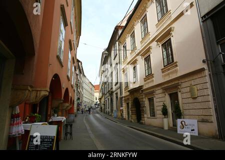 (170330) -- GRAZ, March 30, 2017 -- Photo taken on March 23, 2017 shows the ancient city of Graz in Austria. Graz is the second largest city in Austria with a population of over 270,000 after Vienna. In 1999, Graz was added to the UNESCO list of World Cultural Heritage Sites. The city is famous for its renaissance and baroque architecture, as well as excellent urban roofscaping. ) (wtc) AUSTRIA-GRAZ-LANDSCAPE GongxBing PUBLICATIONxNOTxINxCHN   Graz March 30 2017 Photo Taken ON March 23 2017 Shows The Ancient City of Graz in Austria Graz IS The Second Largest City in Austria With a Population o Stock Photo