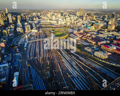 (170421) -- JOHANNESBURG, April 21, 2017 -- Photo taken on April 20, 2017 shows an aerial view of Johannesburg Town, South Africa. The City of Johannesburg Local Municipality is situated in the northeastern part of South Africa with a population of around 4 million. Being the largest city and economic center of South Africa, it has a reputation for its man-made forest of about 10 million trees. ) (gl) SOUTH AFRICA-JOHANNESBURG-AERIAL VIEW ZhaixJianlan PUBLICATIONxNOTxINxCHN   Johannesburg April 21 2017 Photo Taken ON April 20 2017 Shows to Aerial View of Johannesburg Town South Africa The City Stock Photo