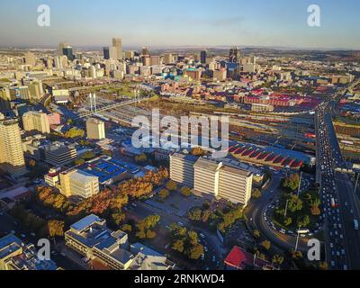 (170421) -- JOHANNESBURG, April 21, 2017 -- Photo taken on April 20, 2017 shows an aerial view of Johannesburg Town, South Africa. The City of Johannesburg Local Municipality, situated in the northeastern part of South Africa with a population of around 4 million,is the largest city and economic center of South Africa.) (gl) SOUTH AFRICA-JOHANNESBURG-AERIAL VIEW ZhaixJianlan PUBLICATIONxNOTxINxCHN   Johannesburg April 21 2017 Photo Taken ON April 20 2017 Shows to Aerial View of Johannesburg Town South Africa The City of Johannesburg Local Municipality Situated in The Northeastern Part of South Stock Photo