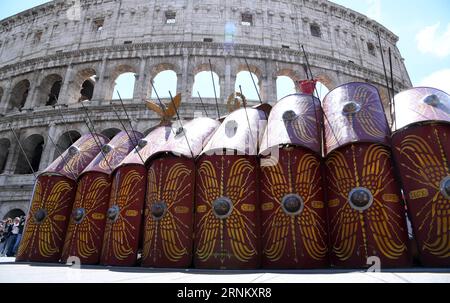 (170424) -- ROME, April 24, 2017 -- Performers take part in a parade in Rome, capital of Italy, April 23, 2016. The city of Rome turned 2770 Friday after its legendary foundation by Romulus in 753 BC. People celebrate the Birth of Rome with parades in costume, re-enacting the deeds of the great ancient Roman Empire, along the ancient Roman ruins of the Colosseum, Circus Maximus, Roman Forum and Venice Square. ) (zy) ITALY-ROME-FOUNDATION-2770TH ANNIVERSARY AlbertoxLingria PUBLICATIONxNOTxINxCHN   Rome April 24 2017 Performers Take Part in a Parade in Rome Capital of Italy April 23 2016 The Cit Stock Photo