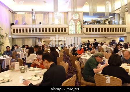 (170601) -- HONG KONG, June 1, 2017 -- People enjoy tea at a teahouse in Hong Kong, south China, May 29, 2017. July 1, 2017 marks the 20th anniversary of Hong Kong s return to the motherland. ) (zhs) CHINA-HONG KONG-RETURN ANNIVERSARY-VIEWS (CN) QinxQing PUBLICATIONxNOTxINxCHN   Hong Kong June 1 2017 Celebrities Enjoy Tea AT a TEAHOUSE in Hong Kong South China May 29 2017 July 1 2017 Marks The 20th Anniversary of Hong Kong S Return to The Motherland zhs China Hong Kong Return Anniversary Views CN QinxQing PUBLICATIONxNOTxINxCHN Stock Photo